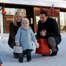 Prinsesse Ingrid Alexandra i barnehagen sammen med Kronprinsparet (Foto: Lise Åserud, Scanpix)